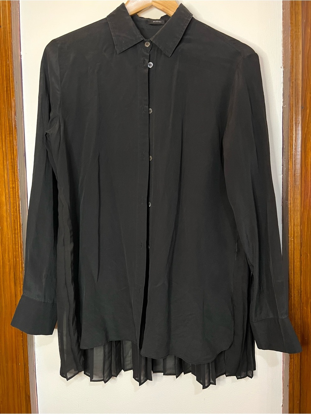 RIANI Silk Black Button-Front Collared Blouse w Half Pleat